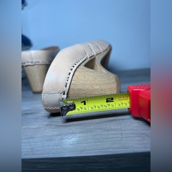 Dansko Women's Tilly Leather Beige Clog Sandals Wooded Heel Slip Ons,Size US 7 - Picture 11 of 12